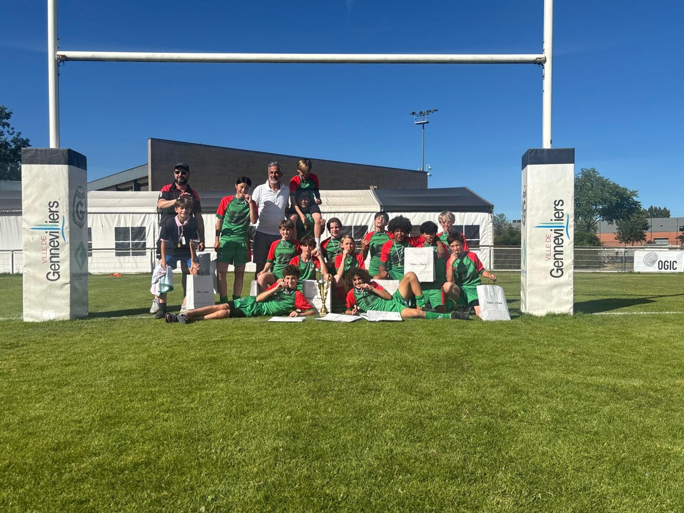 Équipe U14 championne d'Île-de-France, photo de groupe sous les poteaux